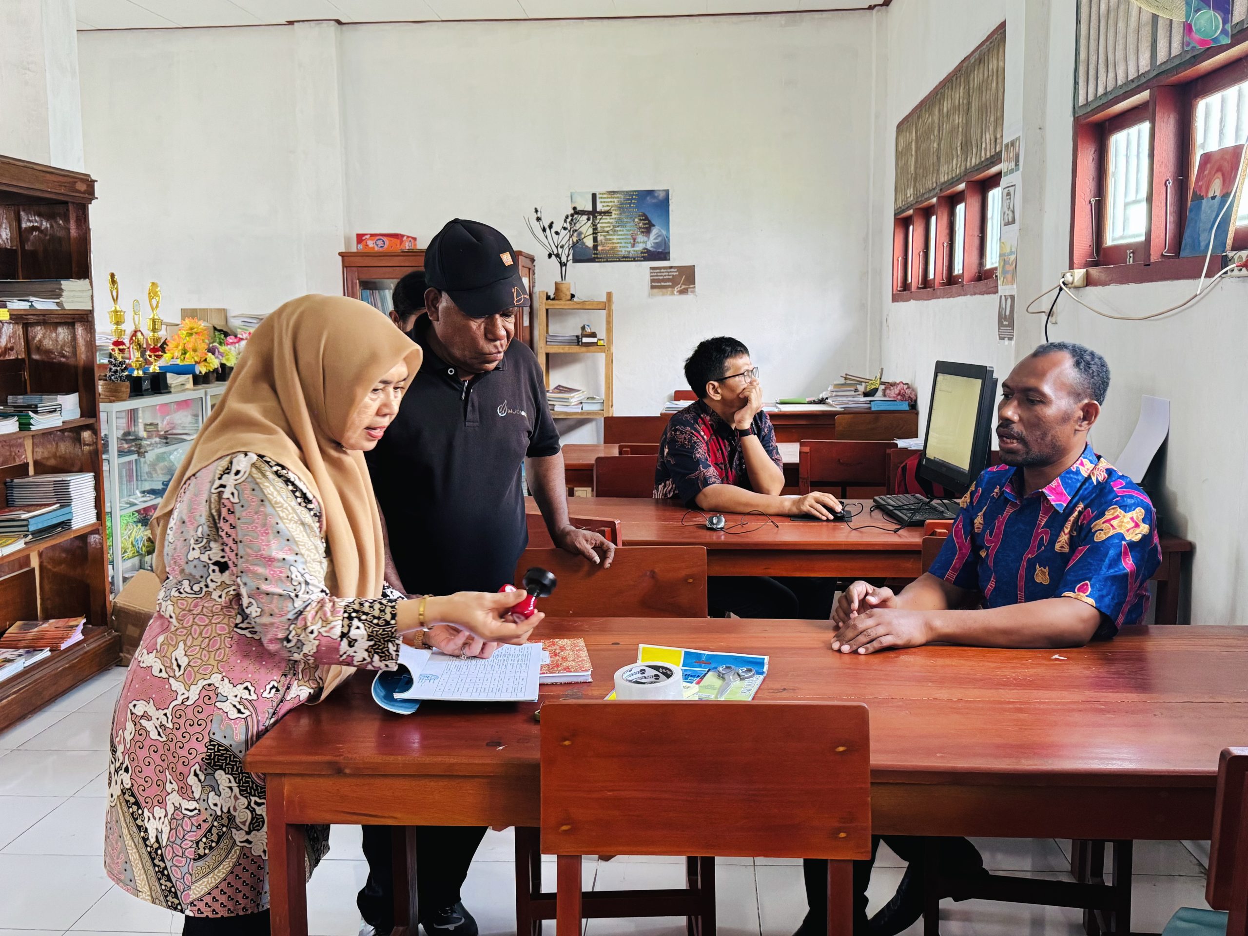 Kegiatan Pembinaan Perpustakaan SMA YPK Sentani